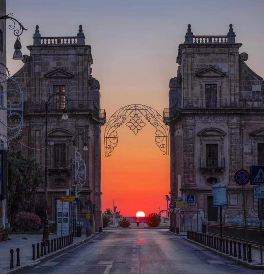 Appartamento Hello Cathedral House Palermo Esterno foto